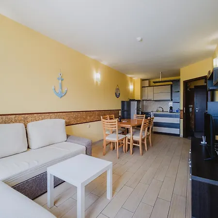 Family With Sea View & Pool In Zlatna Kotva 아파트 *