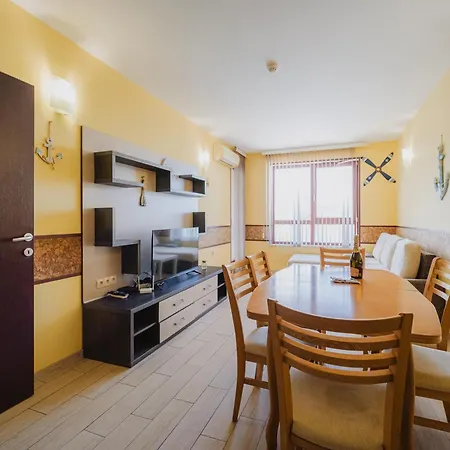 Family With Sea View & Pool In Zlatna Kotva 아파트 *