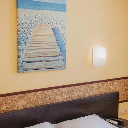 Family With Sea View & Pool In Zlatna Kotva