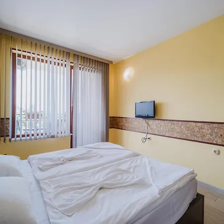 Family With Sea View & Pool In Zlatna Kotva 아파트